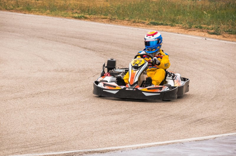 Découvrez les meilleures applications 2026 pour suivre les courses de karting en direct