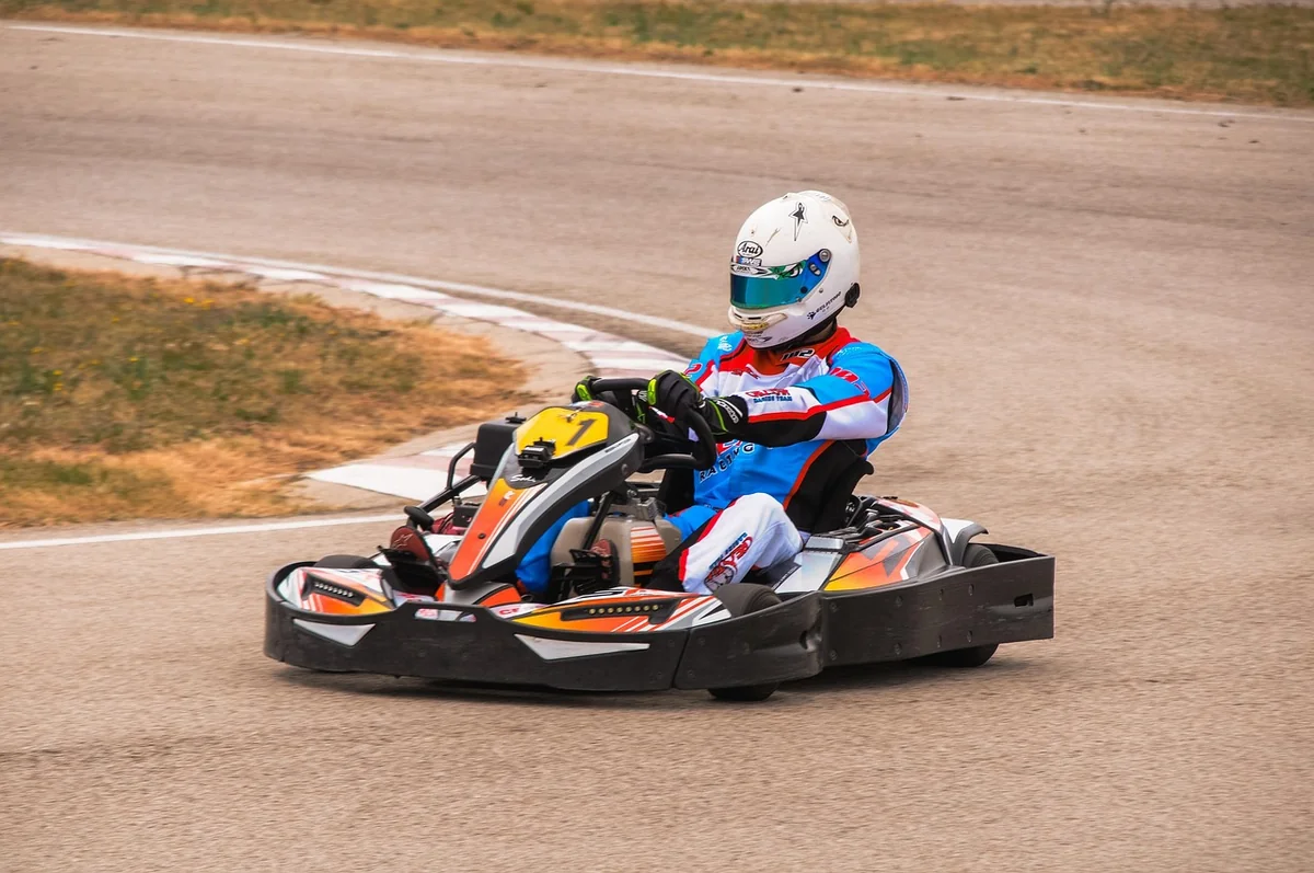 Découvrez l'histoire du karting : origines et évolution jusqu'en 2026